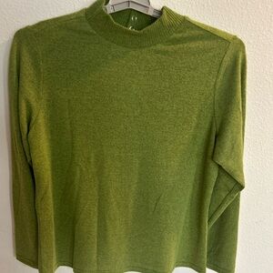 DG2 Women’s Olive Green High Neck Sweater

Size 1X